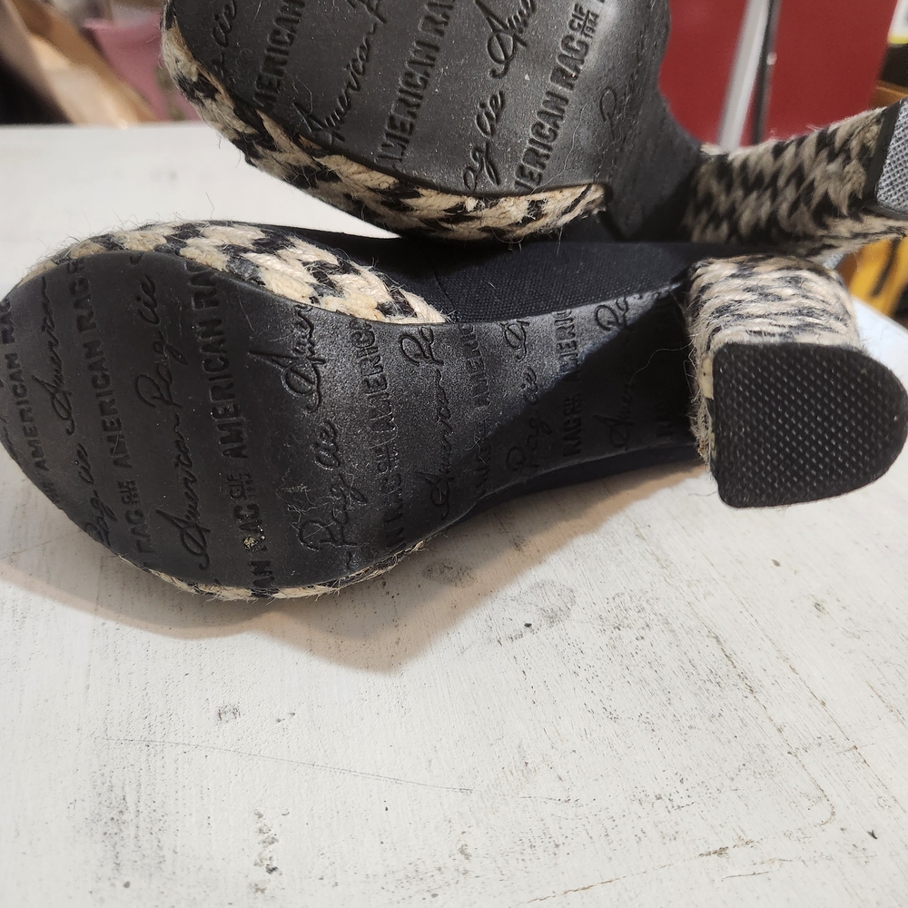 American Rag Black and Tan Platform Heels - Picture 13 of 14